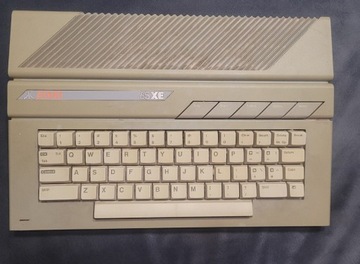 komputer Atari 65XE w dobrym stanie i w pełni sprawny