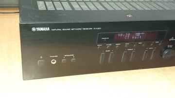 Amplituner stereo YAMAHA R-N301