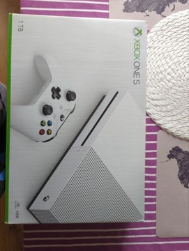 Xbox One S 1T. 1 Pad bez gier 