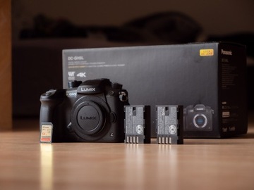 Panasonic Lumix GH5 jak nowy + Baterie + karta +ze