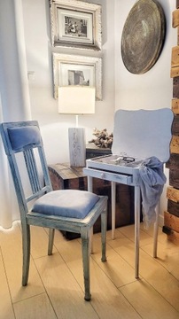 Błękitny komplet krzesło i toaletka