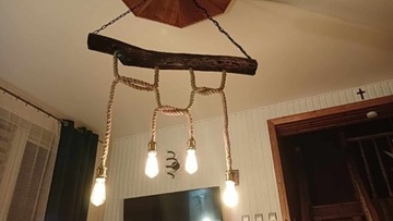 Lampa z opalanym drewnem dębowym 