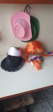 Akcesoria karnawałowe, peruka, kapelusze, maska