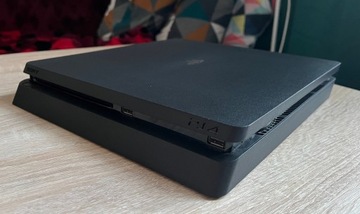 Konsola PlayStation 4 slim 1 TB, 2 pady, ładowarka