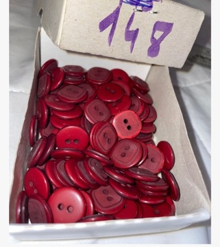 148 guziki czerwone małe 10 sztuk