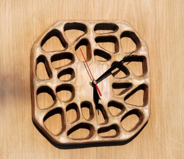 zegar rzeźbiony ręcznie, drewno