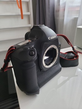 Canon EOS-1 Ds Mark III body