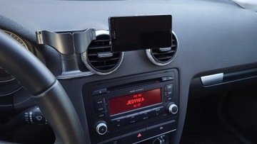 Podwójny uchwyt - telefon   i  kubek  Audi A3 8P