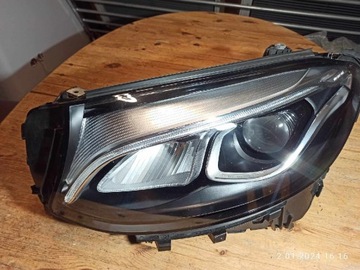 Lampa przednią lewa Mercedes GLC300