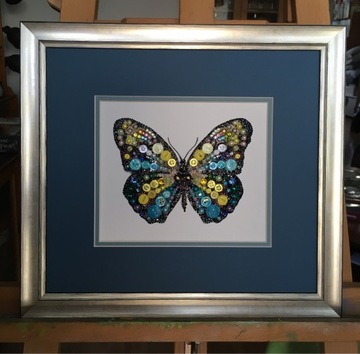 Obraz z motylem w ramie kryształki 