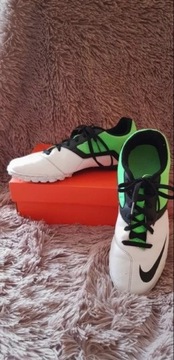 Zielone buty do piłki nożnej Nike Bomba II