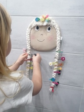 Organizer na spinki lalka dziewczynka handmade 