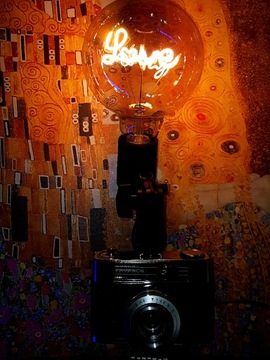 Klimatyczna lampa loft aparat prezent LOVE 