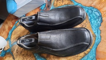 Skórzane buty wsuwane firmy CLARKS 