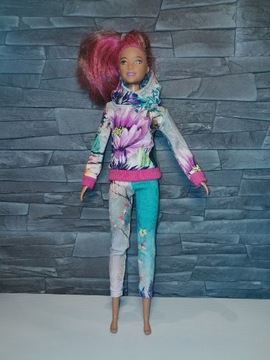 Dres z kapturem dla lalki typu Barbie