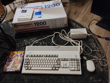 Amiga 1200 w BOX Comic Relief Pack