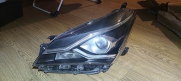 Lampa reflektor lewy lewa Yaris iii LED 