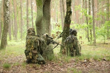 Ghillie suit na zimę i lato z kamizelka chest rig.