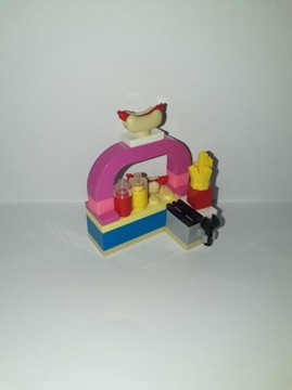 Mały zestaw lego - butka z fast food
