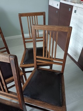 Drewniane krzesła 