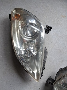 Lampy prawa opel ZAFIRA II B lift