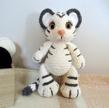 Tygrys maskotka pluszak amigurumi handmade