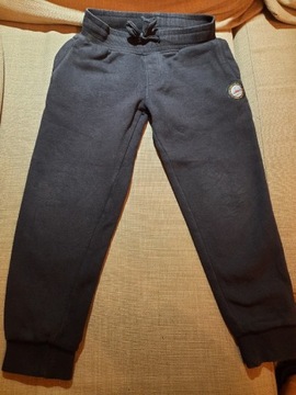 Chłopięce spodnie dresowe w rozmiarze 110/116