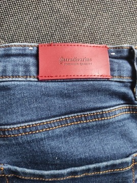 Jeansy Stradivarius 