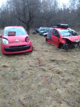 citroen c1 maska jedna cała druga uszkodzona