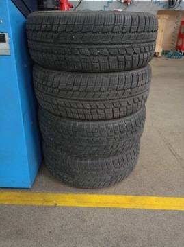 Opony zimowe Sunny 195/50 r16 88H XL Bdb STAN !