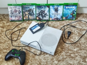 Konsola Xbox One S 500GB + pad + 5 gier