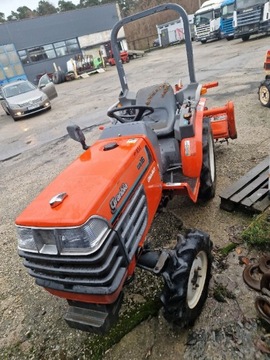 Traktorek Kubota GB16 z glebogryzarka iseki yanmar