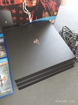 Konsola PS4 Pro 1TB zestaw. 