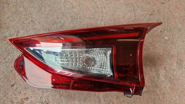 Lampa prawa w klapę MAZDA 3 BM zwykła