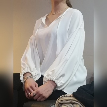 Elegancka koszula biala z sznurkami
