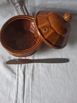 Ceramiczna maselnica z pokrywka + nożyk do masła