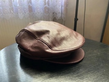 Brązowa czapka ze skóry idealny prezent
