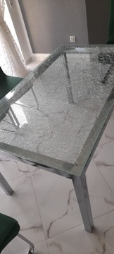 Stół z szklanym blatem