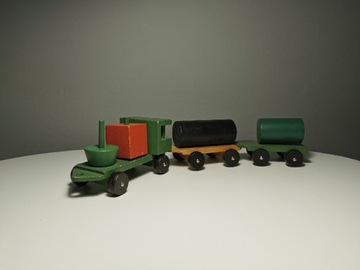 Pociąg ciuchcia i wagoniki stara zabawka drewniana