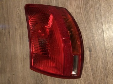 Tylnia lampa Audi A4 B7 kombi