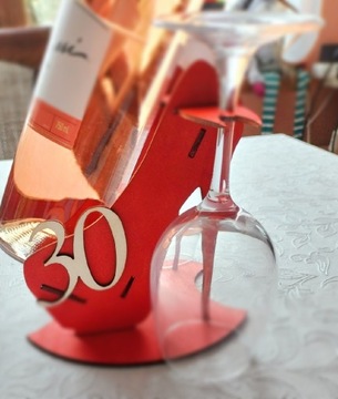 Prezent urodzinowy stojak na wino kobieta 30