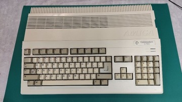 Pimiga. Raspberry RPI4 w obudowie Amiga 500.