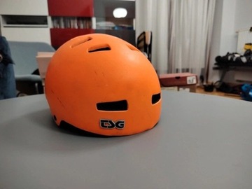 Pomarańczowy kask TSG Superlight