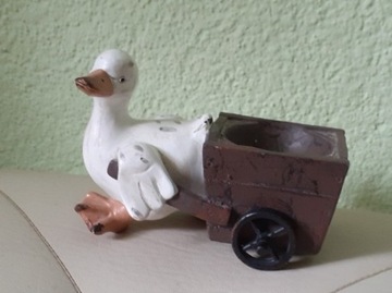 kolekcjonerska figurka kaczuszka z wózkiem