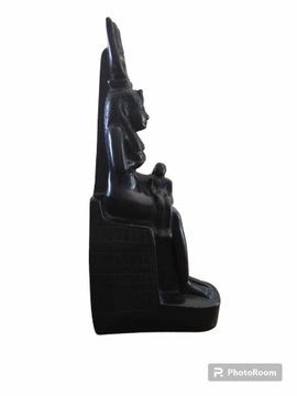 Figurka Egipska Izyda z Horusem kamien bazalt 