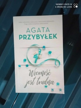 Książka Wierność jest trudna - Agata Przybyłek