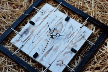 Drewniany zegar ścienny, z naturalnego drewna