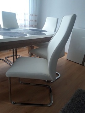 Komplet mebli + stół + krzesła