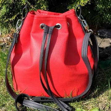 Torebka typu Bucket bag czerwona z eko skóry. 