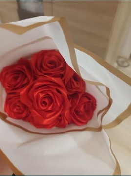 Piękny bukiet róż, prezent na dzień mamy, urodziny imieniny